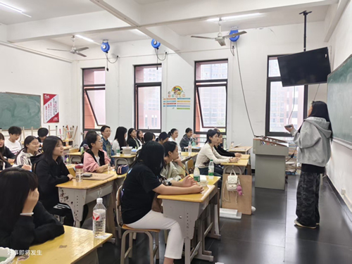 晨唱红歌砺初心  匠心筑梦谱新篇