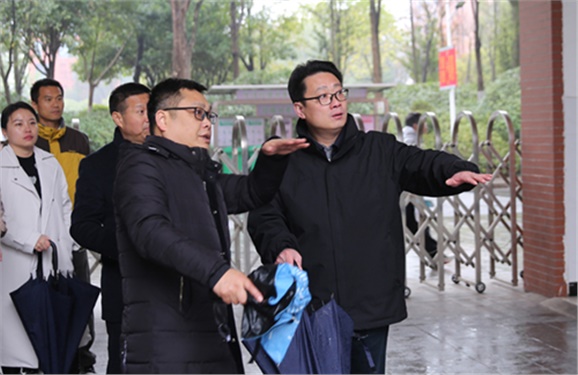 绷紧安全弦 筑牢防护网——华亿网_华亿(中国)开展校园安全大检查