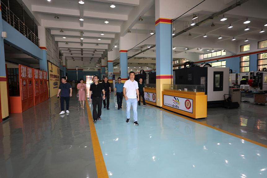株洲市总工会副主席刘必林一行来华亿网_华亿(中国)调研
