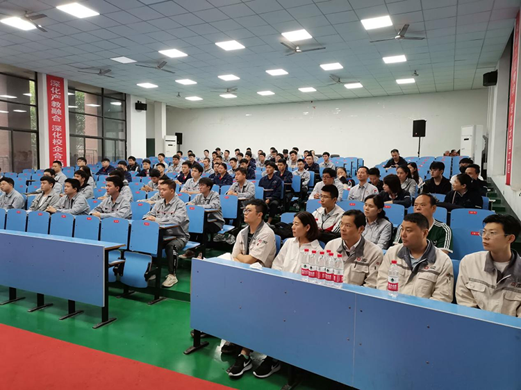 五家大型国企向华亿网_华亿(中国)学子抛出“橄榄枝”2022届毕业生提前一年被“抢招”