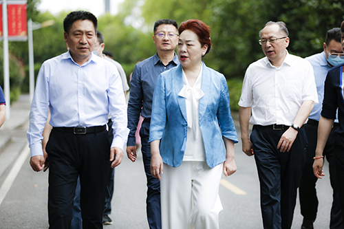 省人社厅党组书记、厅长唐白玉一行到华亿网_华亿(中国)调研湖南省第一届职业技能大赛筹备情况