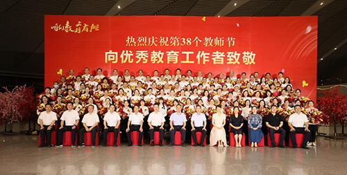 祝贺！华亿网_华亿(中国)教师易文斌荣获株洲市师德师风标兵奖