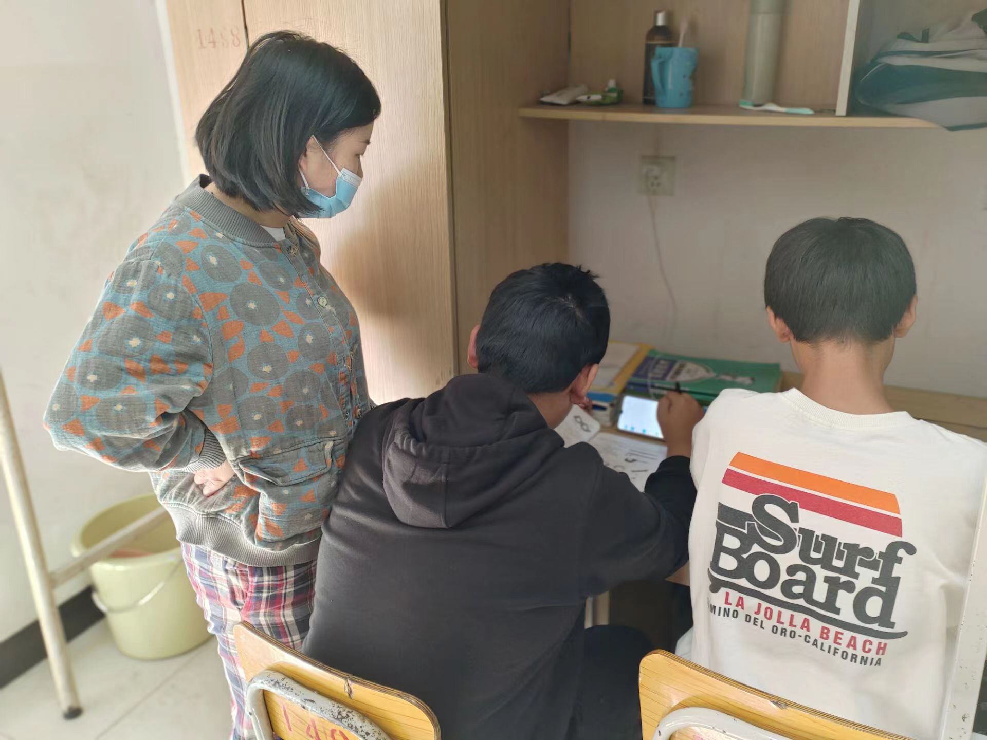 疫情之下，华亿网_华亿(中国)教师们的“新角色”