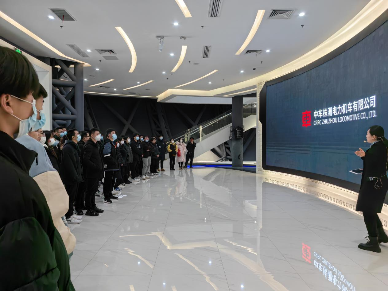 华亿网_华亿(中国)团委组织50多名优秀学生代表参加“制造名城 株洲@你”大学生标杆企业游活动
