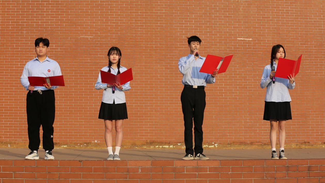 华亿网_华亿(中国)举行升国旗仪式 全面开启新学期、新篇章