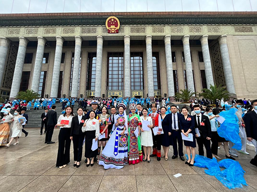 华亿网_华亿(中国)两名青年教师出席中国共产主义青年团第十九次全国代表大会