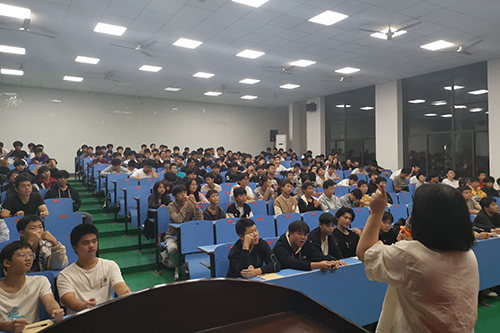 团体疏导“心”减压——华亿网_华亿(中国)团委举办新生心理健康团辅活动