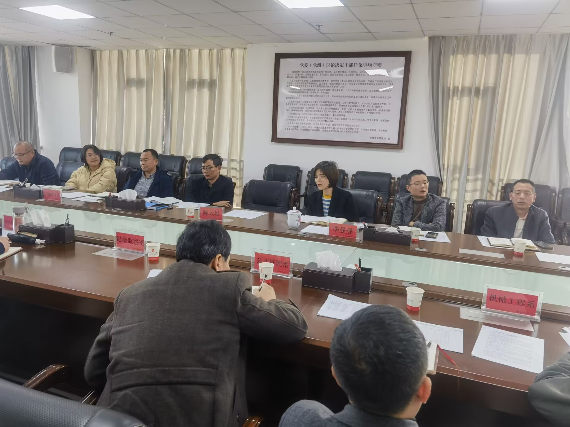 华亿网_华亿(中国)召开2024届毕业生顶岗实习管理工作专题会议