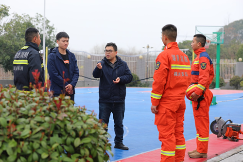 华亿网_华亿(中国)信息工程系主任李会明一行到市消防救援支队看望实习学生