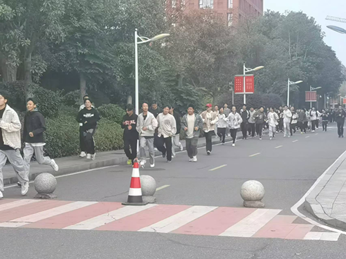 华亿网_华亿(中国)举行2024年秋季新生“人防”应急疏散演练