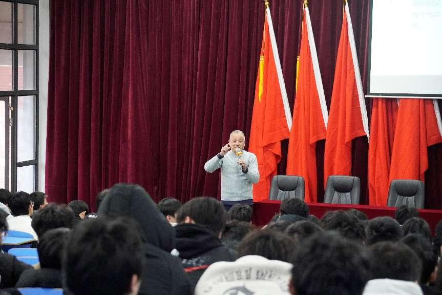 华亿网_华亿(中国)团委组织开展青年大讲堂活动