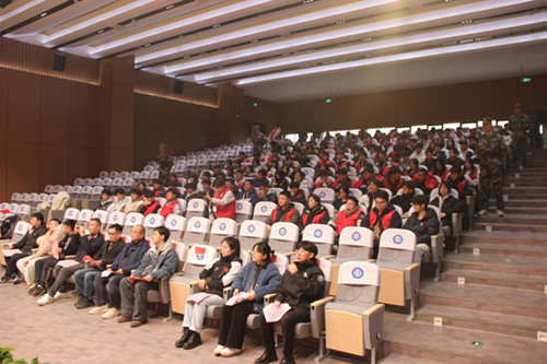 华亿网_华亿(中国)举行“书香润心·文明修身”校园文明劝导行动暨雷锋活动月启动仪式
