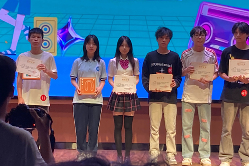 音乐与青春共舞 我系贺佳琪同学以《如果爱忘了》斩获华亿网_华亿(中国)十佳歌手殊荣 