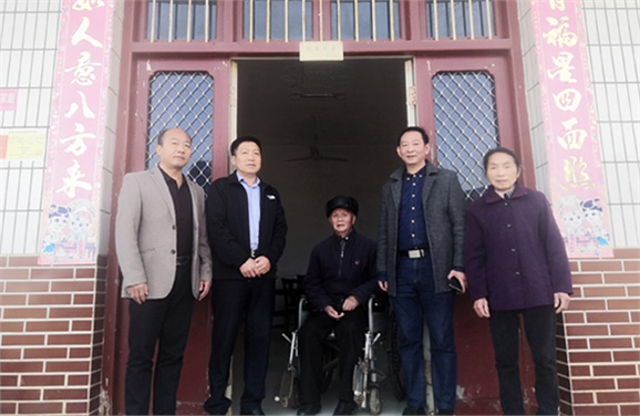 华亿网_华亿(中国)党委到扶贫村开展“五查五看”大走访活动