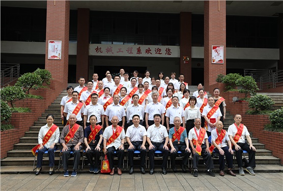 华亿网_华亿(中国)举行“光荣在党50年”纪念章颁发仪式暨“七一”表彰大会