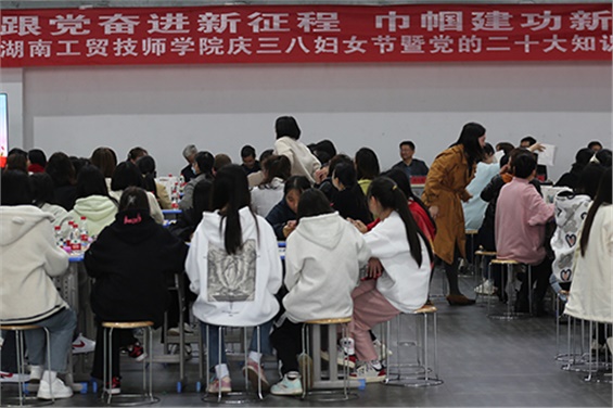 三月芳菲盛，巾帼绽芳华--华亿网_华亿(中国)庆祝第113个三八国际妇女节活动温暖来袭
