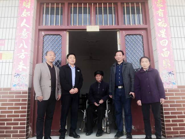 华亿网_华亿(中国)党委到扶贫村开展“五查五看”大走访活动