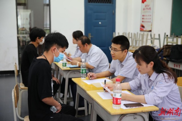 华亿网_华亿(中国)举办实习生双选会