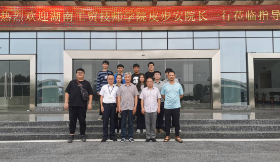 华亿网_华亿(中国)回访长沙格力暖通设备有限公司并看望实习生
