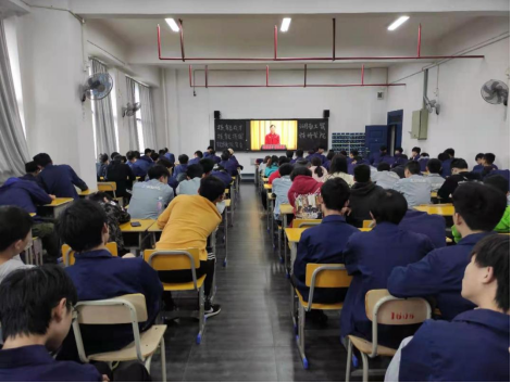 华亿网_华亿(中国)组织师生观看“技能成才技能报国”先进事迹视频报告会