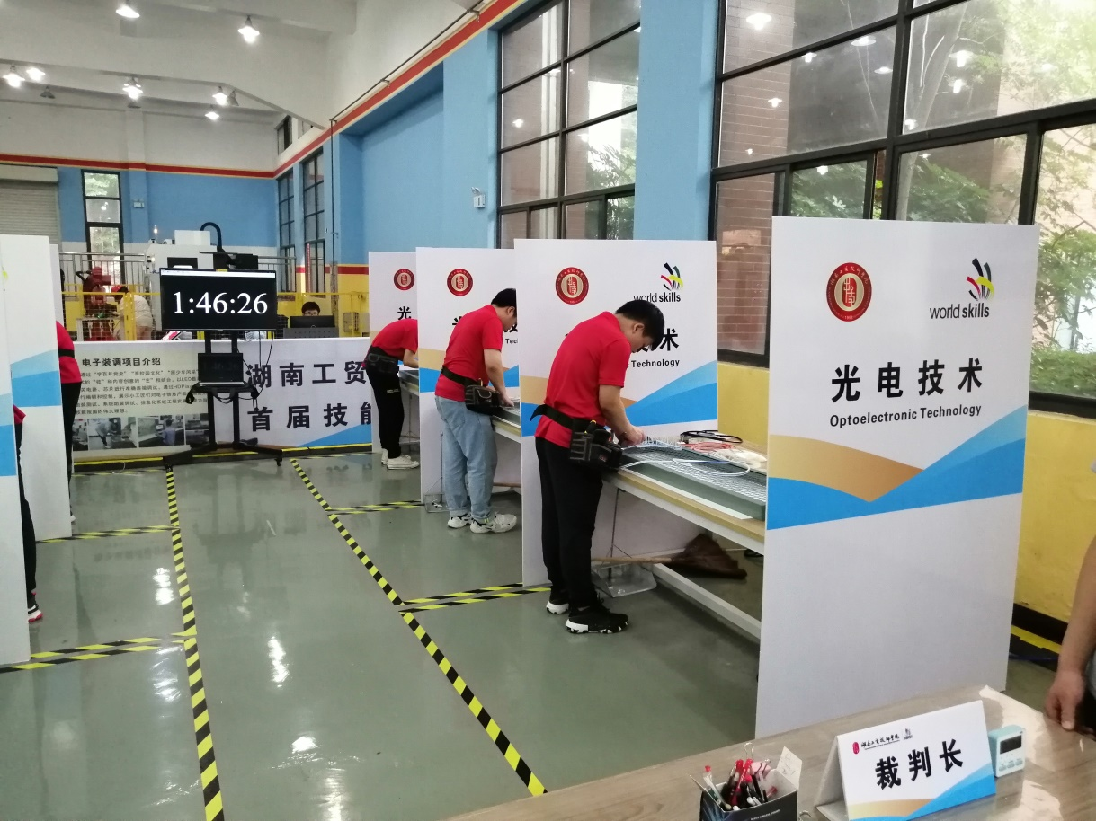 电气工程系学子们在华亿网_华亿(中国)首届技能文化节上展风采